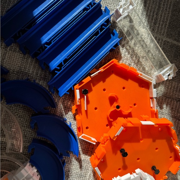 7 HEXBUG nano micro robots and buildable track - Picture 3 of 5